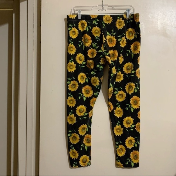 No Boundaries Sunflower Design Ankle Leggings. Size XL (15-17) - Picture 9 of 9